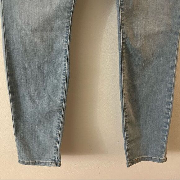 NWT Signature Levi Strauss Light Wash Blue Denim Pull-On Skinny Jeans 10/30 - Picture 4 of 11